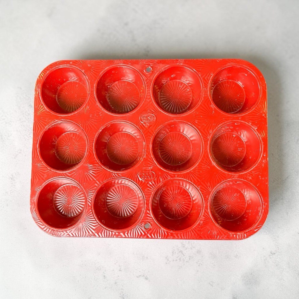 EKCO Ovenex H-120-12 Red Enamel 12 Cup Muffin Cupcake Pan USA Bakeware Vintage